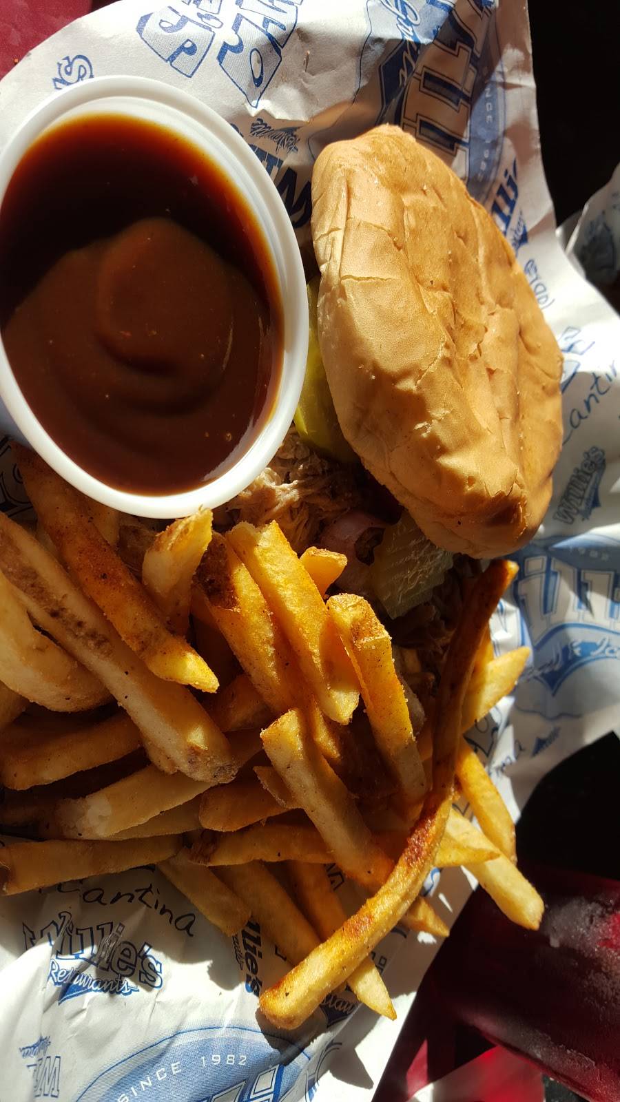 Willies Grill & Icehouse | restaurant | 17492 Northwest Fwy, Houston, TX 77040, USA | 7139370456 OR +1 713-937-0456