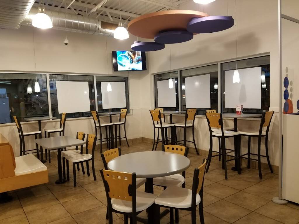White Castle | restaurant | 1983 Wentzville Pkwy, Wentzville, MO 63385, USA | 6363325631 OR +1 636-332-5631