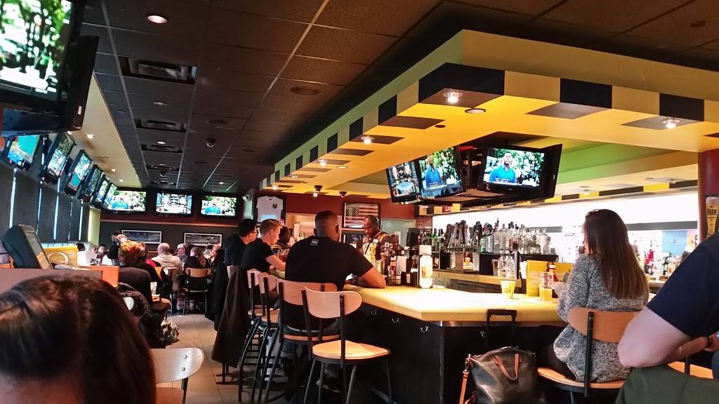 Buffalo Wild Wings | restaurant | John F. Kennedy International Airport (JFK), Terminal 4, Jamaica, NY 11430, USA | 7187514769 OR +1 718-751-4769