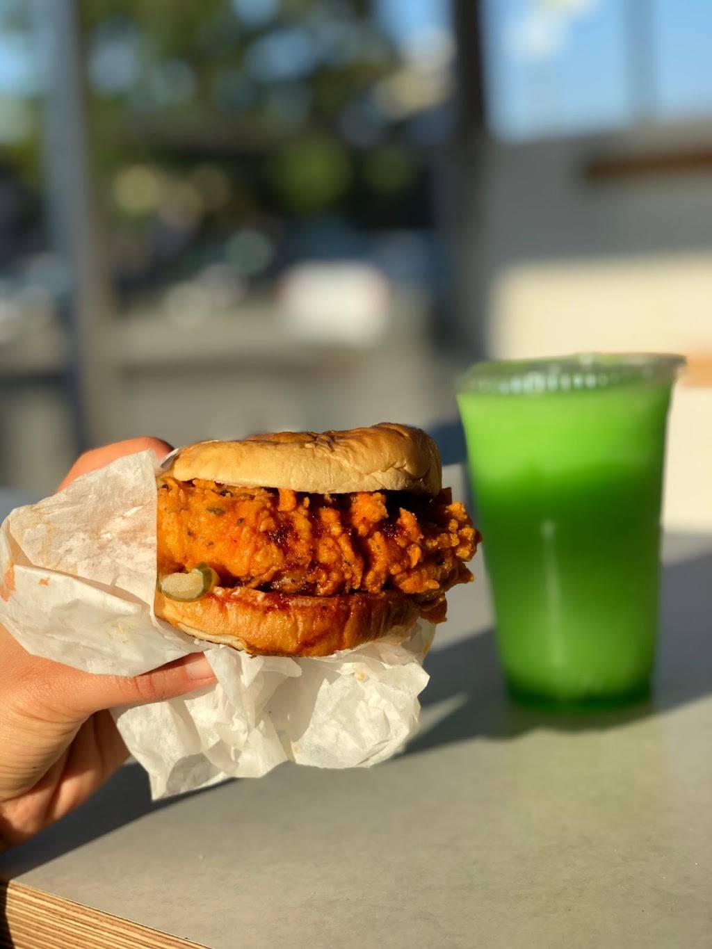 Louisiana Famous Fried Chicken | restaurant | 19256 Ventura Blvd, Tarzana, CA 91356, USA | 8188812131 OR +1 818-881-2131