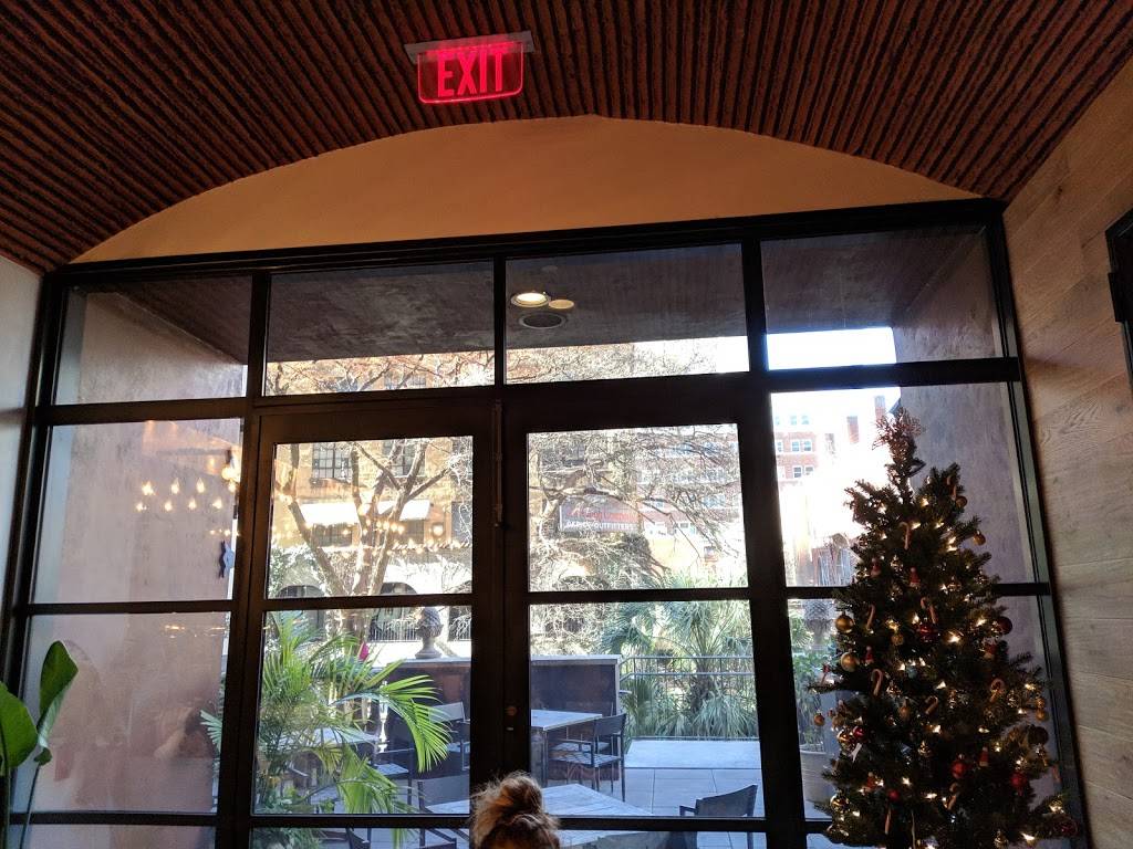 Dorrego’s | restaurant | 150 E Houston St, San Antonio, TX 78205, USA | 2102308454 OR +1 210-230-8454