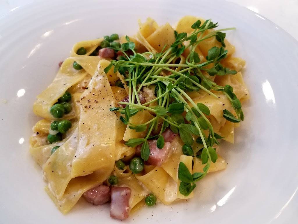 West Row Cafe & Bar | restaurant | 2567, 35 Market Square, Newburyport, MA 01950, USA | 9785721471 OR +1 978-572-1471