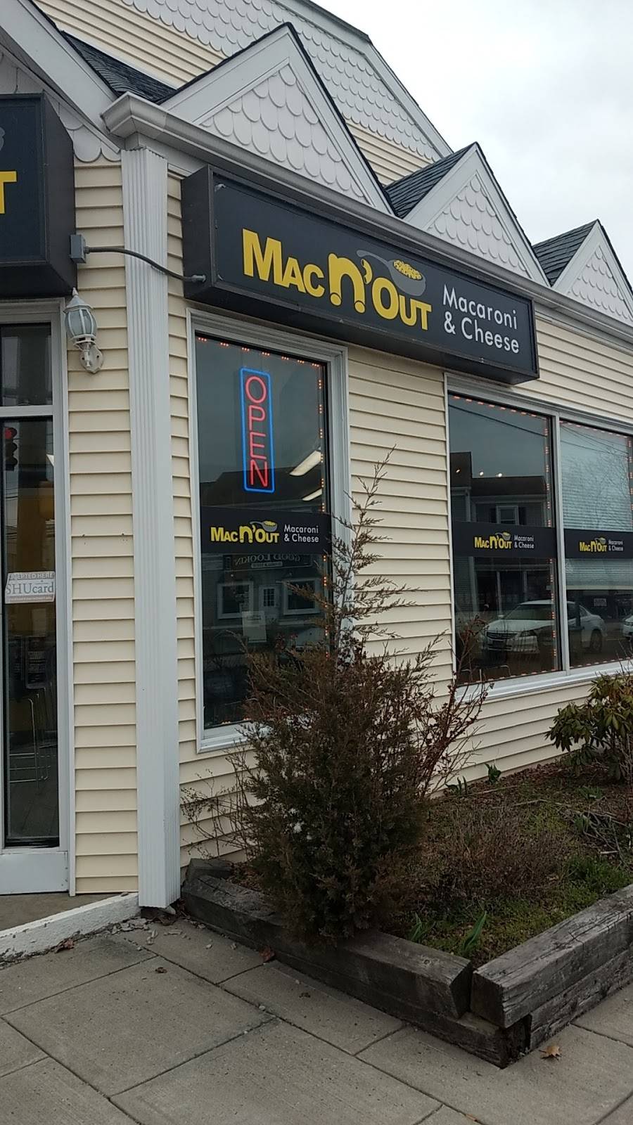 Mac N Out Macaroni & Cheese - Bridgeport | restaurant | 690 Beechmont Ave, Bridgeport, CT 06606, USA | 2035405831 OR +1 203-540-5831