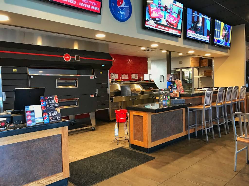 Pizza Hut | meal delivery | 1659 S Webb Rd, Wichita, KS 67207, USA | 3166877001 OR +1 316-687-7001