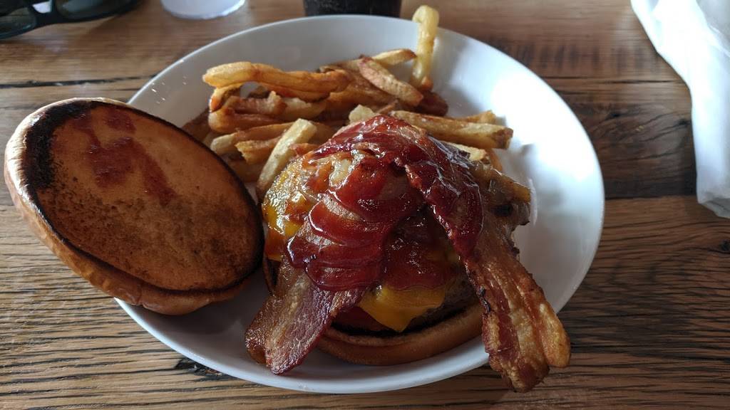 The Brick & Barrel Public House | restaurant | 209 W Main St, Leesburg, FL 34748, USA | 3524313069 OR +1 352-431-3069