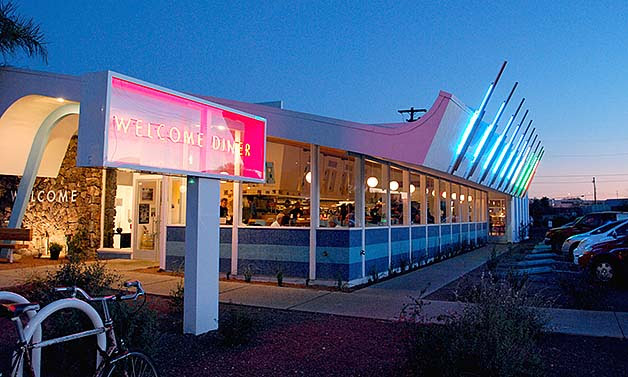 Welcome Diner | restaurant | 902 E Broadway Blvd, Tucson, AZ 85719, USA | 5206225100 OR +1 520-622-5100