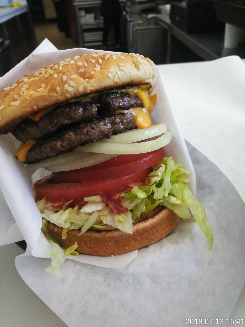 Giant Burger | restaurant | 24134 Mission Blvd, Hayward, CA 94544, USA | 5107332665 OR +1 510-733-2665