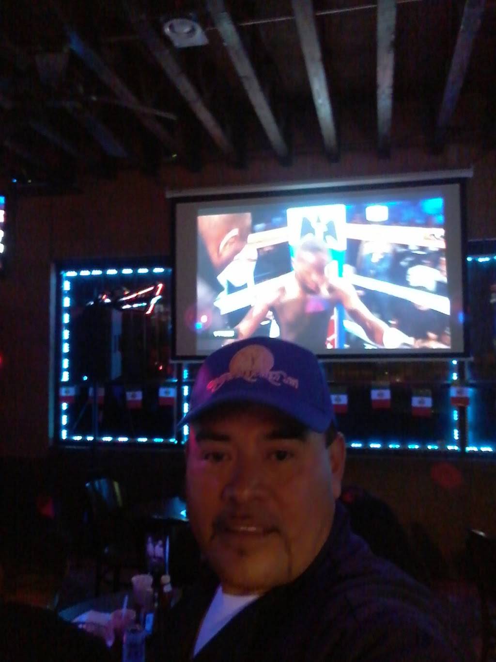 El Centenario Bar & Grill | restaurant | 4556 West Roosevelt Road, Chicago, IL 60624, USA | 7737107265 OR +1 773-710-7265