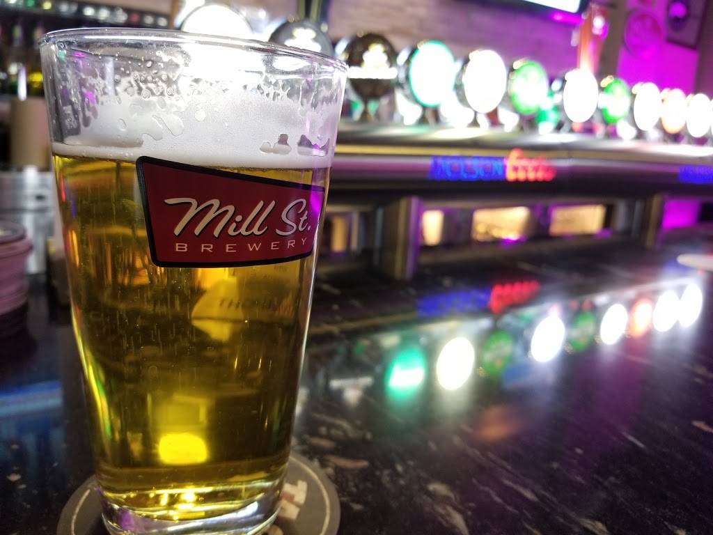 The Spot Bar and Lounge | restaurant | 9980 Airport Rd, Brampton, ON L6S 0C5, Canada | 9057993010 OR +1 905-799-3010