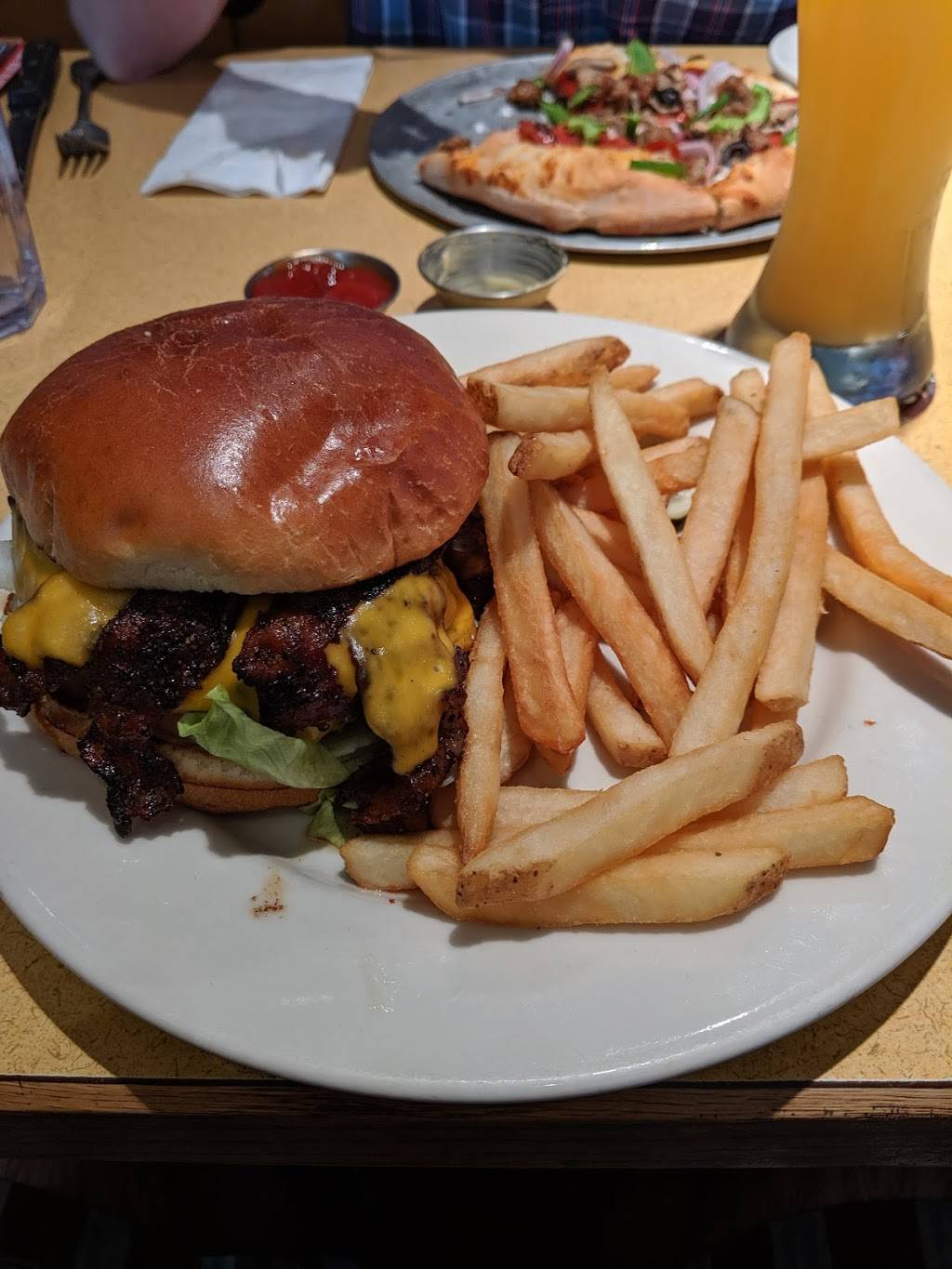 Old Chicago | meal takeaway | 7610 North Grand Prairie Drive, Peoria, IL 61615, USA | 3096911885 OR +1 309-691-1885