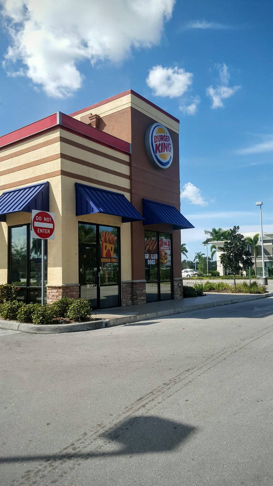 Burger King | restaurant | 2427 Tarpon Bay Blvd, Naples, FL 34119, USA | 2392547847 OR +1 239-254-7847