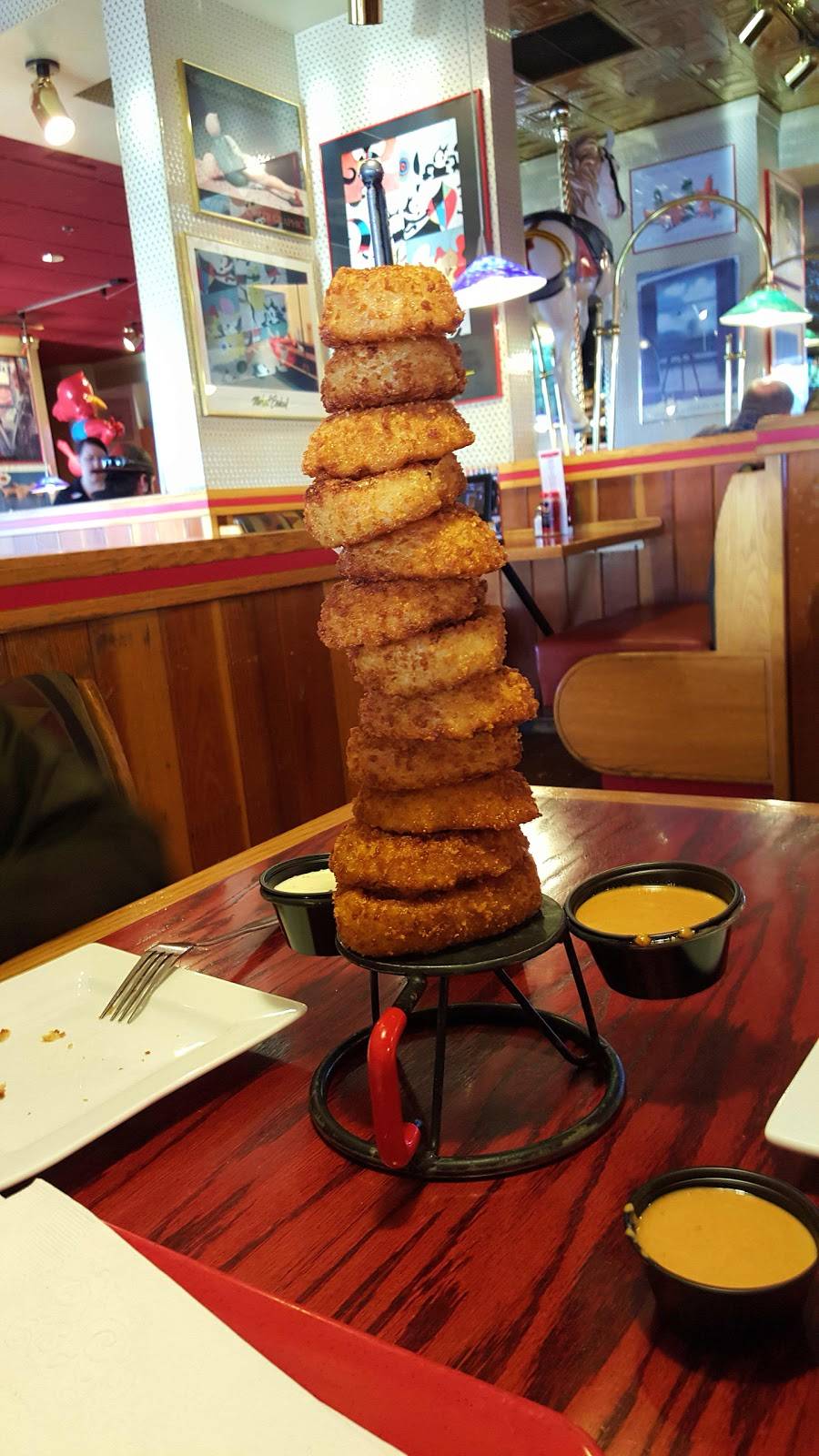 Red Robin Gourmet Burgers and Brews | restaurant | 401 E Dimond Blvd, Anchorage, AK 99515, USA | 9075224321 OR +1 907-522-4321