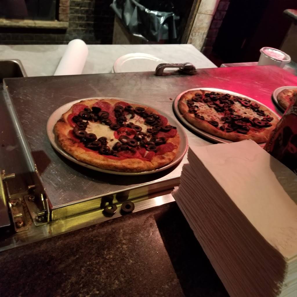 Alligator Lounge | restaurant | 600 Metropolitan Ave, Brooklyn, NY 11211, USA | 7185994440 OR +1 718-599-4440