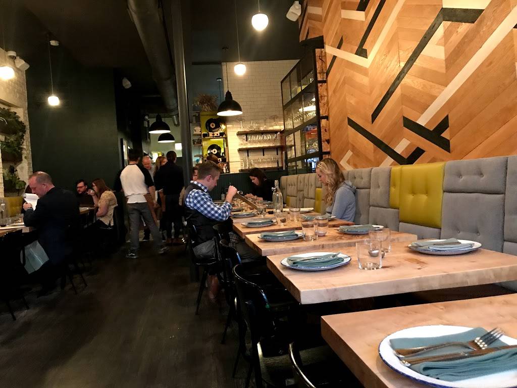 Giant | restaurant | 3209 W Armitage Ave, Chicago, IL 60647, USA | 7732520997 OR +1 773-252-0997