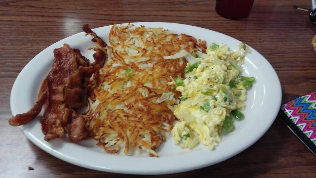 Pattys Cafe | restaurant | 43943 Sierra Hwy, Lancaster, CA 93534, USA | 6617294133 OR +1 661-729-4133