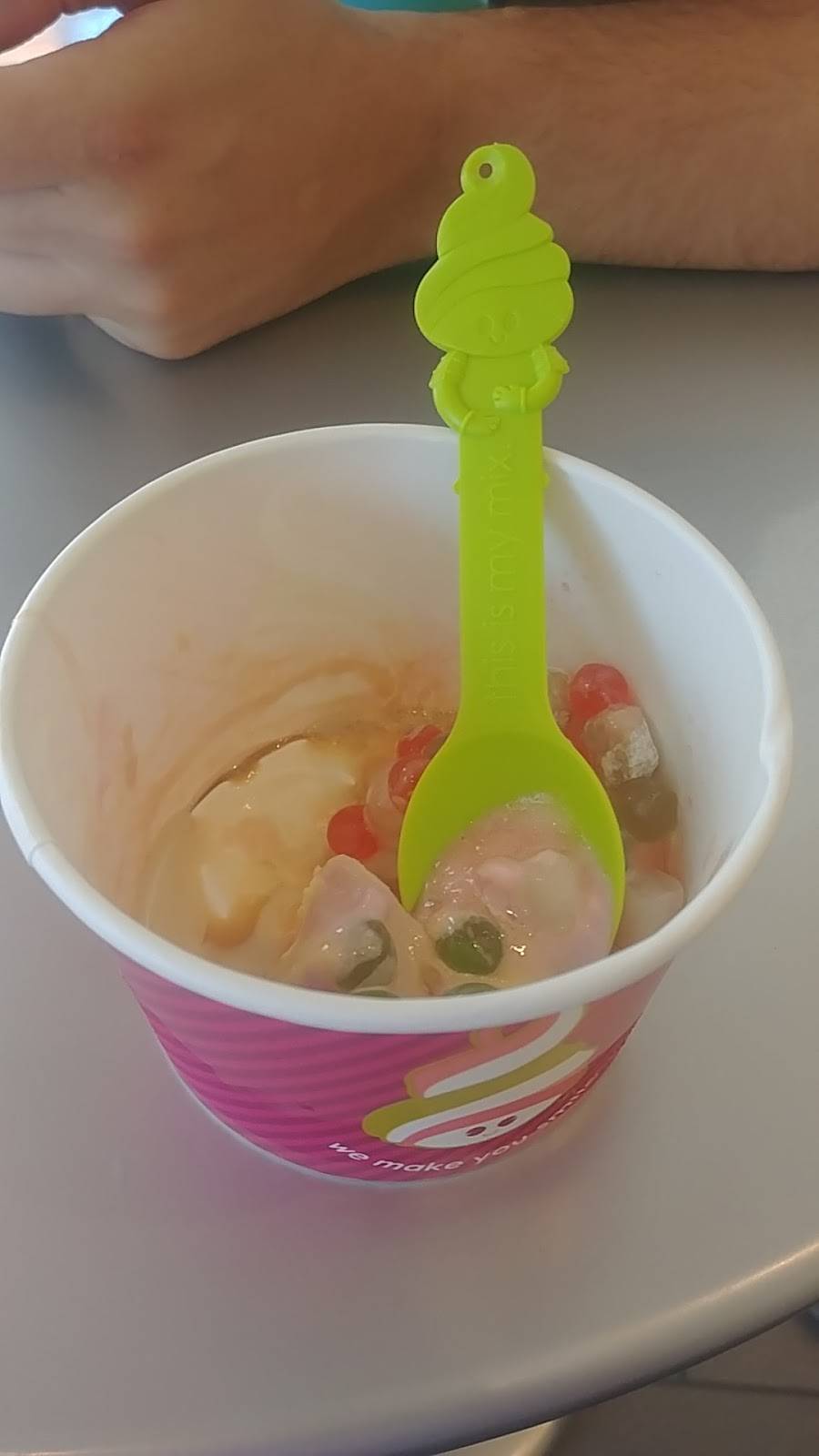 Menchies Frozen Yogurt | bakery | 100 Universal City Plaza, Universal City, CA 91608, USA | 8186224605 OR +1 818-622-4605