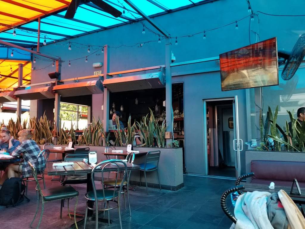 Larrys | restaurant | 24 Windward Ave, Venice, CA 90291, USA | 3103992700 OR +1 310-399-2700