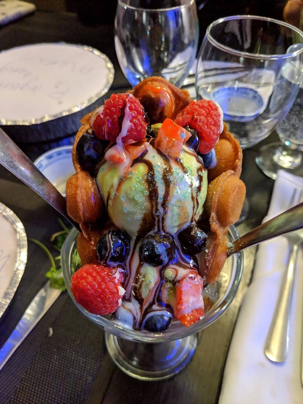 Restaurant Chez Heng | restaurant | 154 Boulevard Sir-Wilfrid-Laurier, Beloeil, QC J3G 4G7, Canada | 4502814364 OR +1 450-281-4364