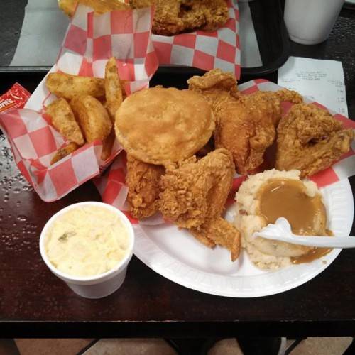 The Chicken Barn | restaurant | 1700 McHenry Ave, Modesto, CA 95350, USA | 2095247311 OR +1 209-524-7311