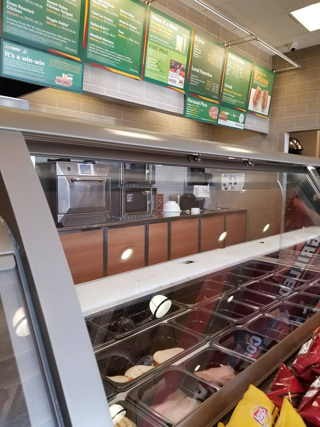 Subway Restaurants | restaurant | 111 North Cove Terrace, Oxon Hill, MD 20745, USA | 3015674614 OR +1 301-567-4614