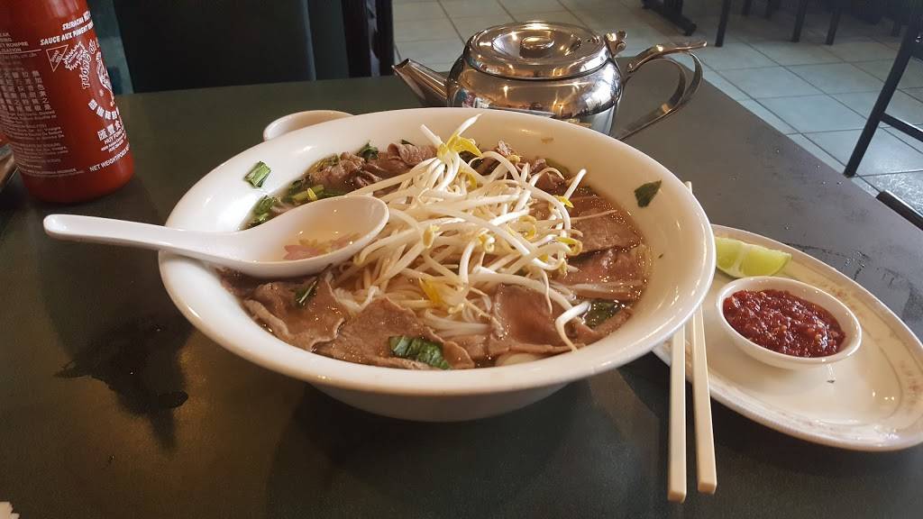 Pho Dau Bo | restaurant | 301 King St E, Kitchener, ON N2G 2L3, Canada | 5195688904 OR +1 519-568-8904