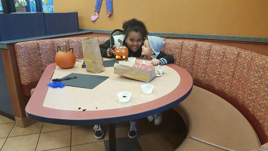 McDonalds | cafe | 923 Cranston St, Cranston, RI 02910, USA | 4019465550 OR +1 401-946-5550