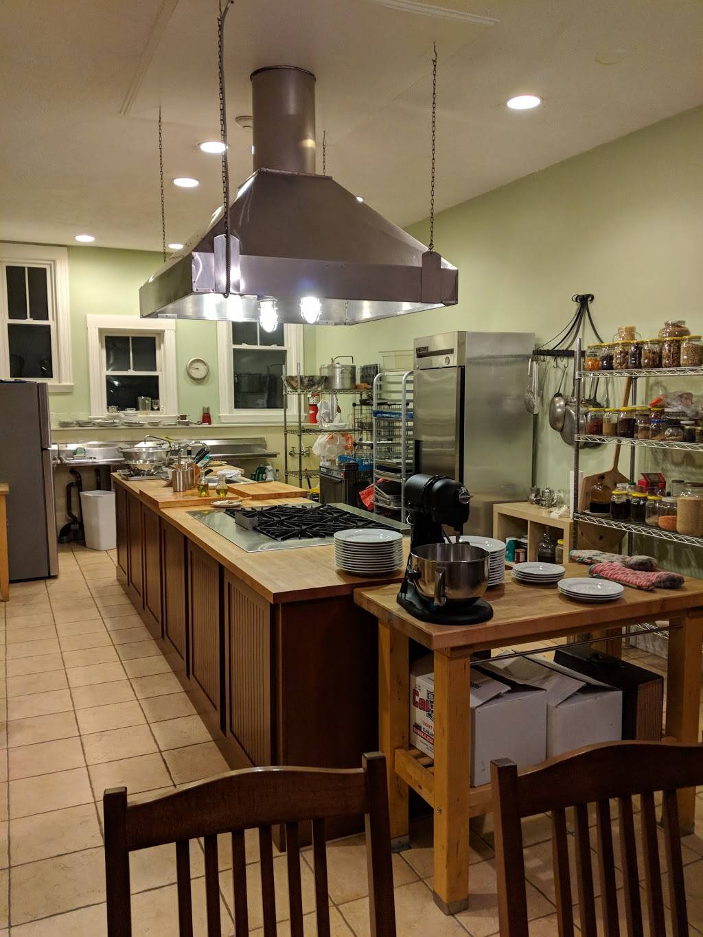 Kareems Restaurant | restaurant | 99 Common St, Watertown, MA 02472, USA | 6173931880 OR +1 617-393-1880