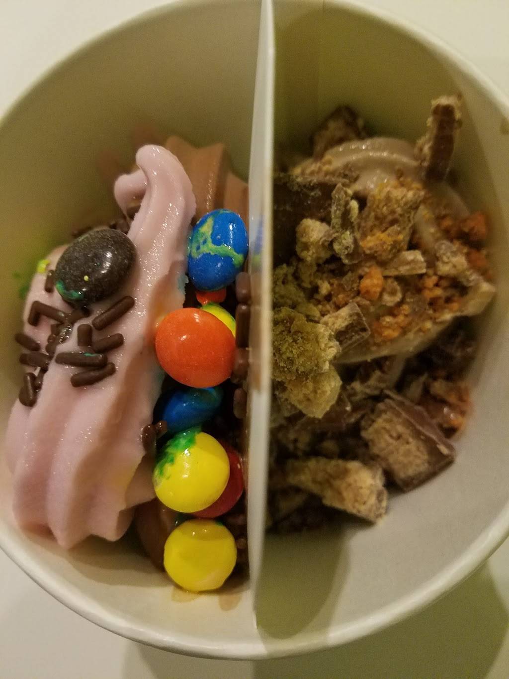 Mango Frozen Yogurt | restaurant | 1881 E Main St, Torrington, CT 06790, USA | 8606185768 OR +1 860-618-5768