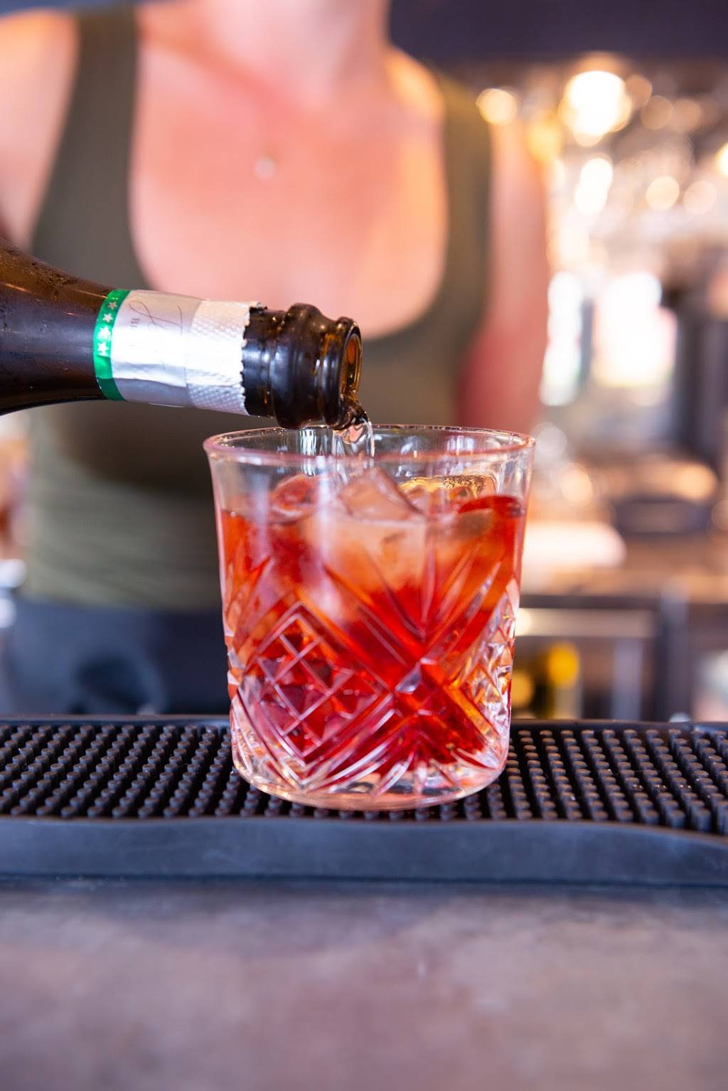 Bar Centrale | restaurant | 1095 Yonge St, Toronto, ON M4W 2L7, Canada | 4169661372 OR +1 416-966-1372