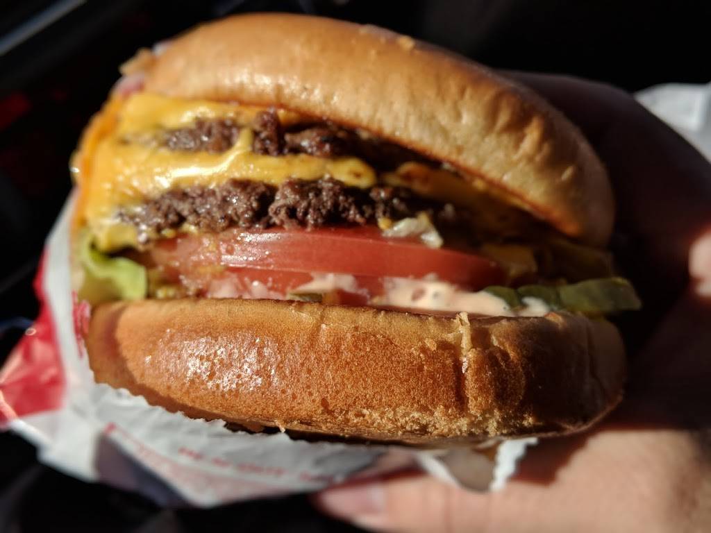 In-N-Out Burger | restaurant | 170 Nut Tree Pkwy, Vacaville, CA 95687, USA | 8007861000 OR +1 800-786-1000