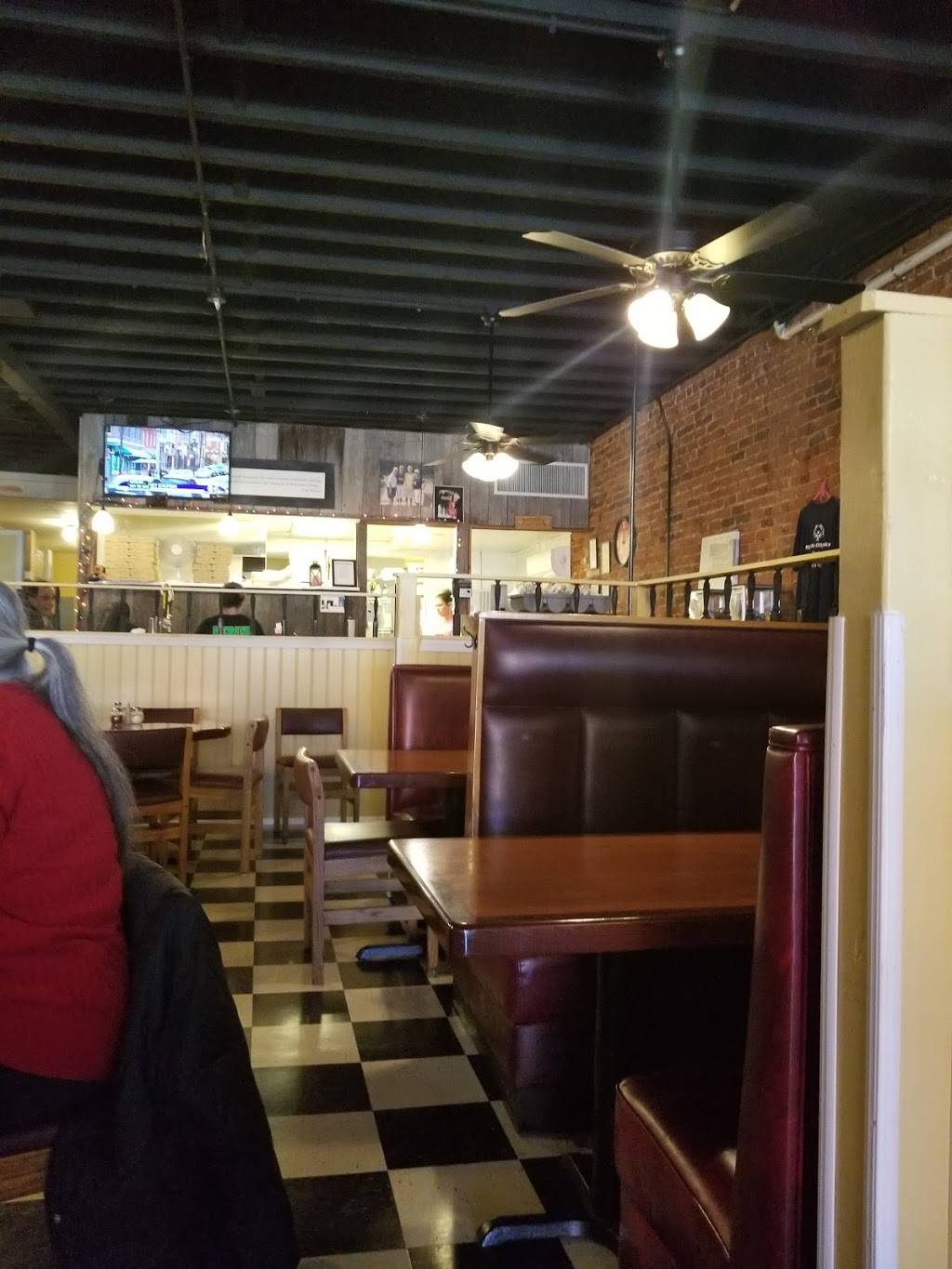 Perini Pizza | restaurant | 308 N Main St, Farmville, VA 23901, USA | 4343158809 OR +1 434-315-8809