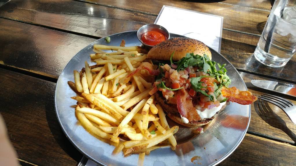 Eureka! | restaurant | 10520 W Stockdale Hwy, Bakersfield, CA 93311, USA | 6612415999 OR +1 661-241-5999