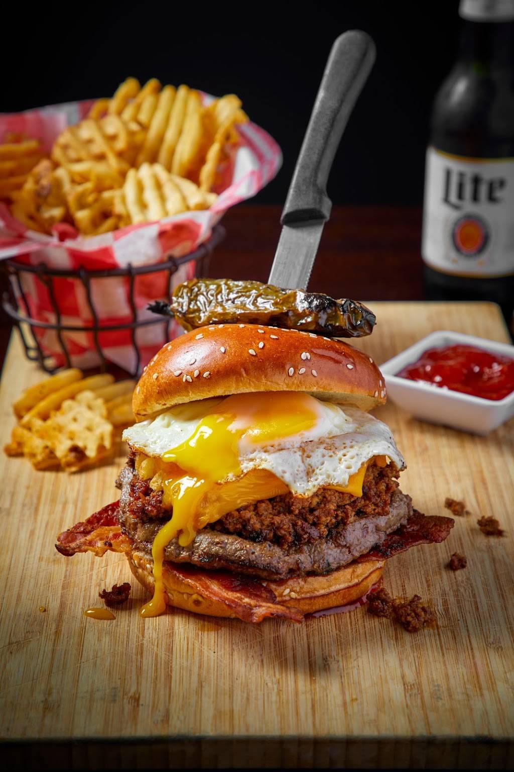 Crosstown Pub & Grill Naperville | restaurant | 909 E Ogden Ave, Naperville, IL 60563, USA | 6303579775 OR +1 630-357-9775