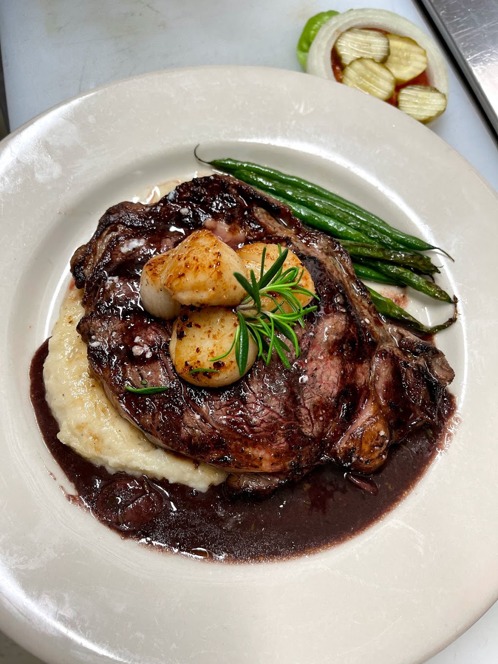 Alices on Bayview | restaurant | 1000 Bayview Ave, Panama City, FL 32401, USA | 8506404516 OR +1 850-640-4516