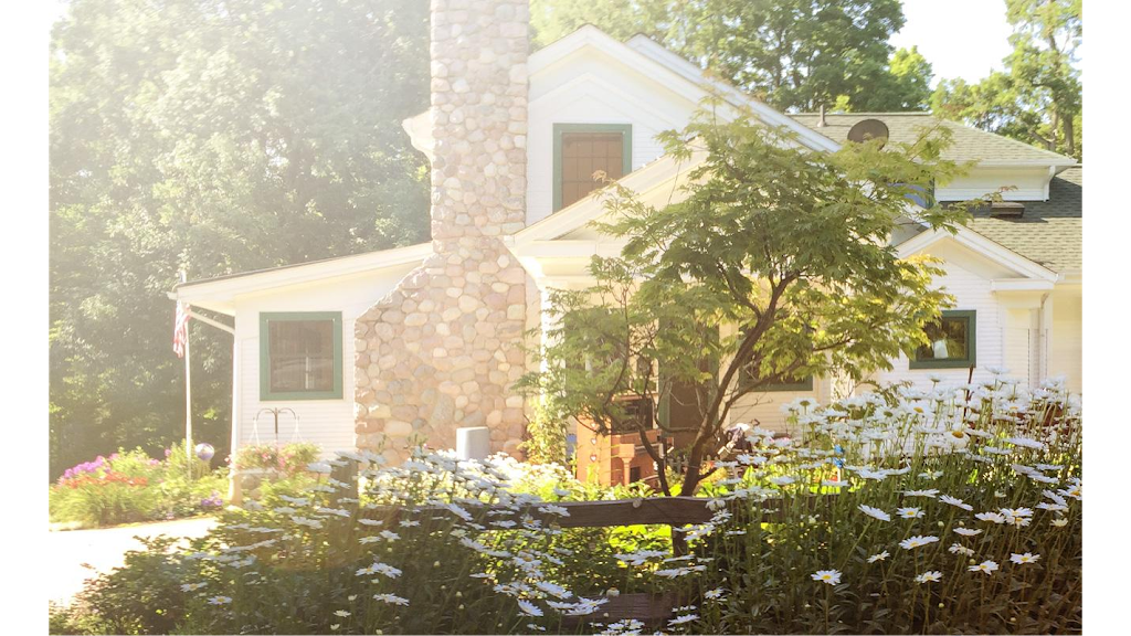 Maple Cove Bed & Breakfast | restaurant | 969 Maple Cove Dr, Leonard, MI 48367, USA | 2482744680 OR +1 248-274-4680