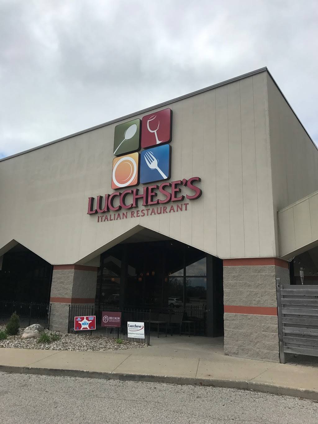 Luccheses Italian Restaurant | restaurant | 655 County Rd 17 #9, Elkhart, IN 46516, USA | 5745224137 OR +1 574-522-4137