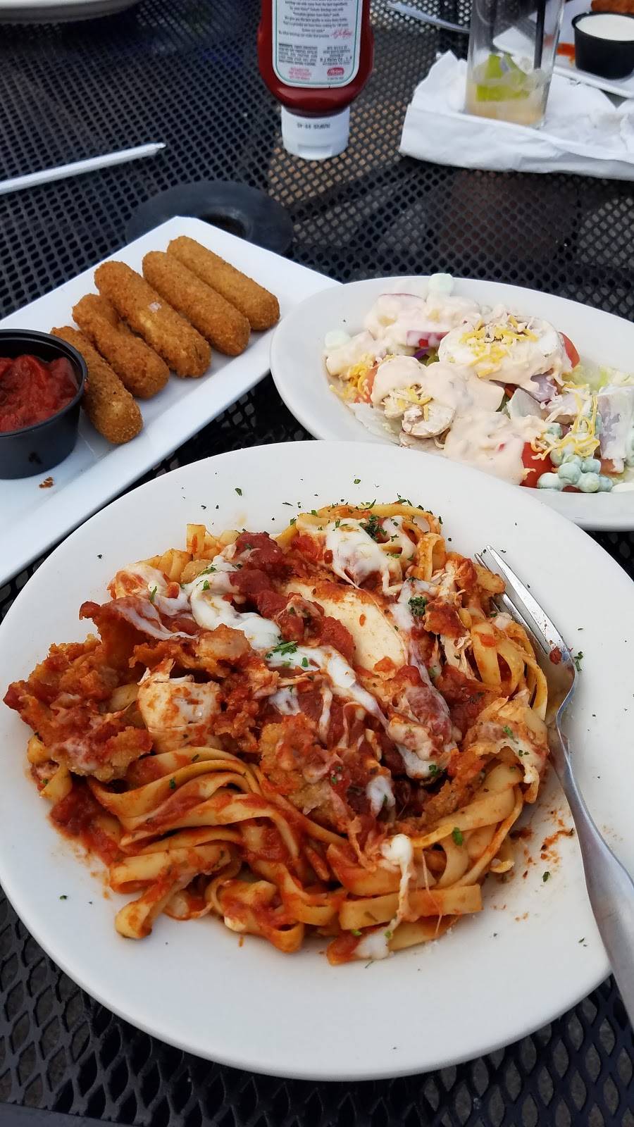 Bud’s Skyline River View | restaurant | 1201 E River Dr, Davenport, IA 52803, USA | 5633235987 OR +1 563-323-5987