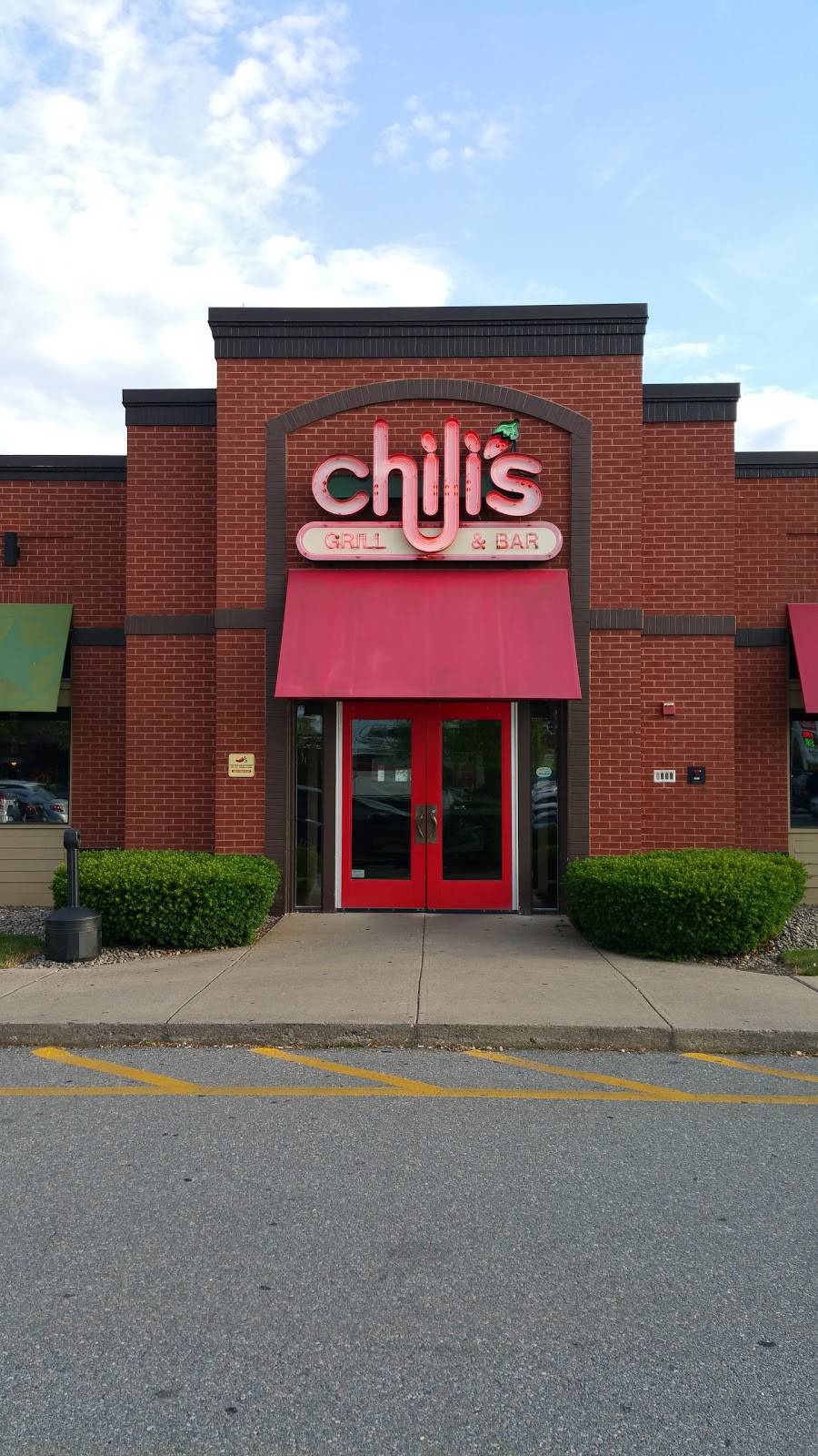 Chilis Grill & Bar | meal takeaway | 855 West Main Street, Middletown, RI 02842, USA | 4018489380 OR +1 401-848-9380