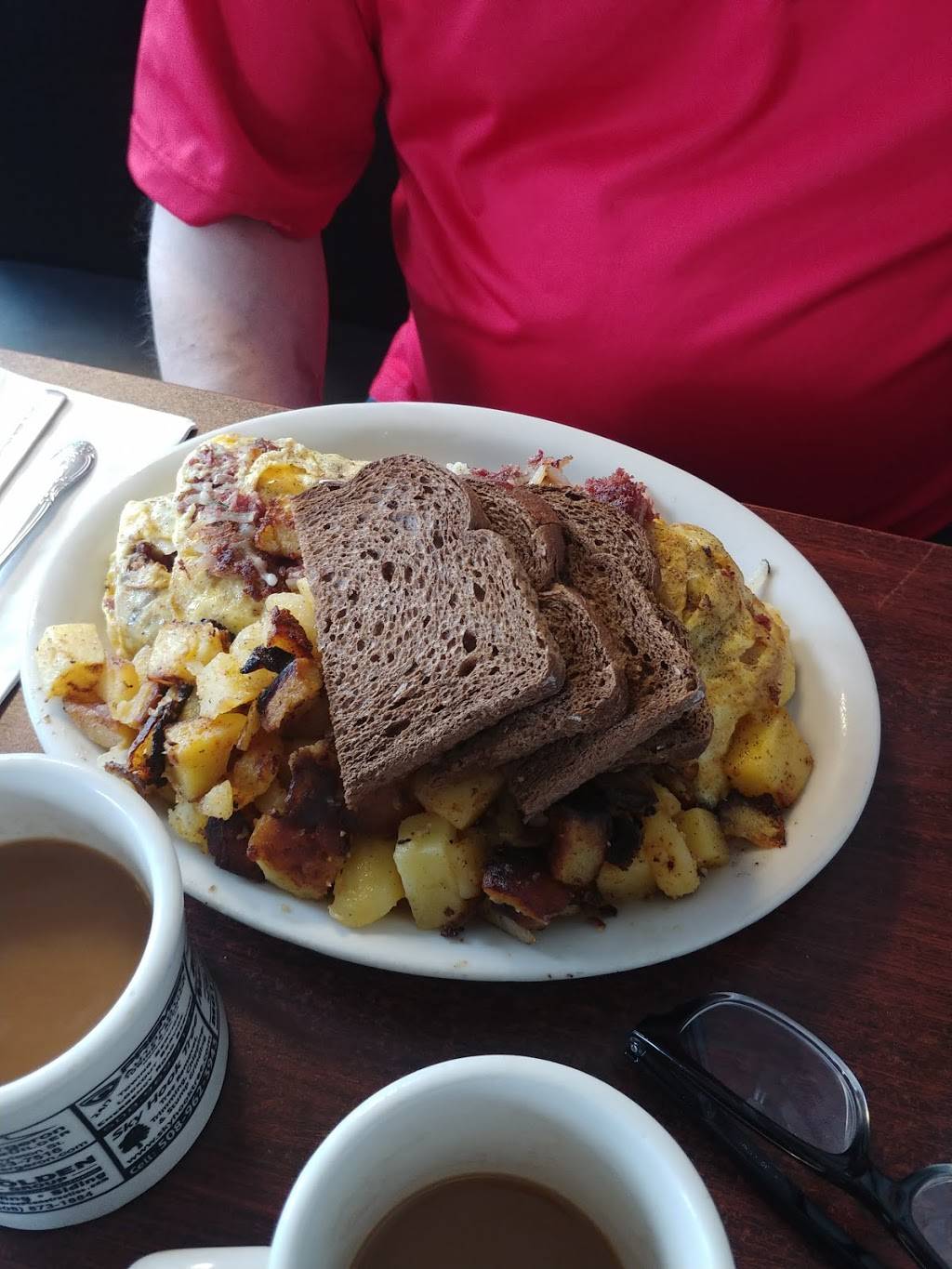 Lou Rocs Diner | restaurant | 1074 W Boylston St, Worcester, MA 01606, USA | 5088526888 OR +1 508-852-6888