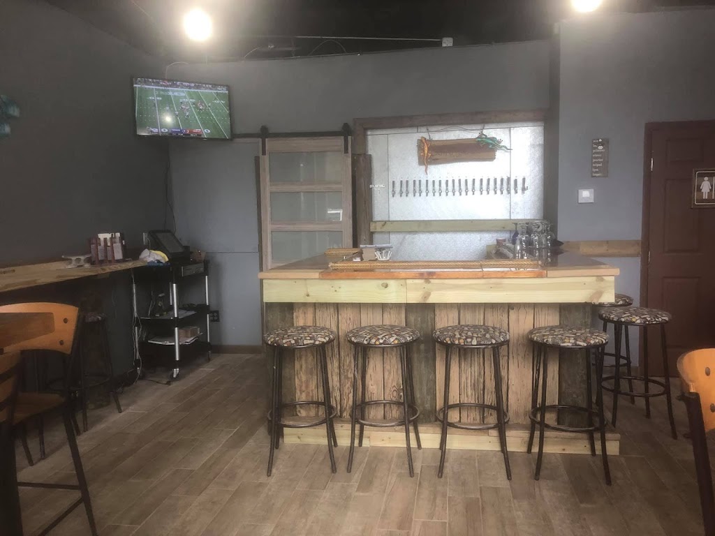 Bulkheads Taphouse & Kitchen | restaurant | 664 Kingsley Ave #107, Orange Park, FL 32073, USA | 9045927084 OR +1 904-592-7084
