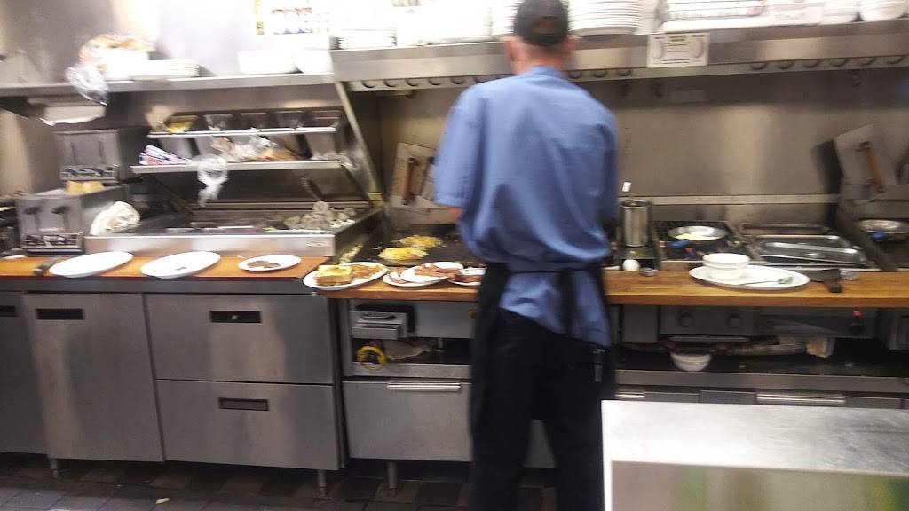 Waffle House | meal takeaway | 151 Park Ave, Orange Park, FL 32073, USA | 9042693612 OR +1 904-269-3612