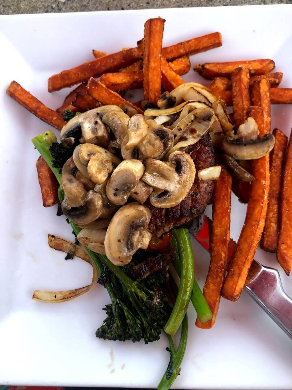 Lakeside Grill Estrella | restaurant | 17665 W Elliot Rd, Goodyear, AZ 85338, USA | 6232363047 OR +1 623-236-3047