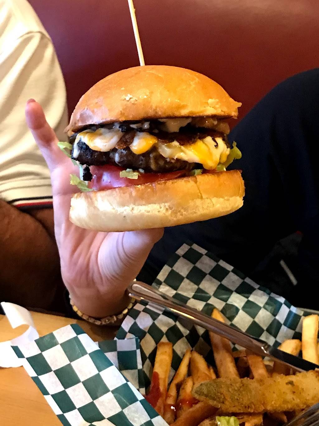 The Ale House | restaurant | 246 Division St, Cobourg, ON K9A 3P8, Canada | 2892521773 OR +1 289-252-1773