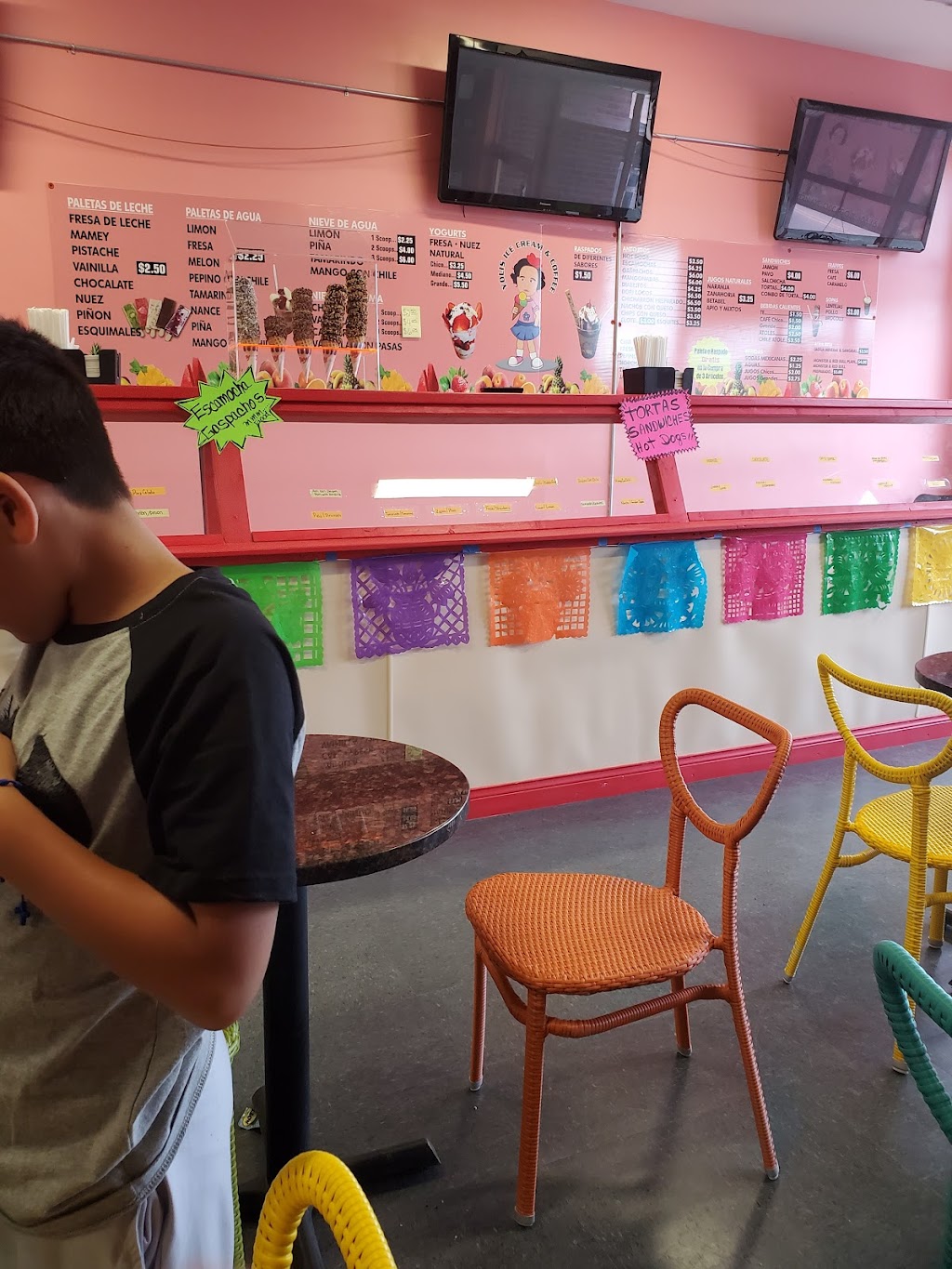 Yolis Ice cream & Coffee | restaurant | 5706 S Western Ave, Chicago, IL 60636, USA | 7734982678 OR +1 773-498-2678