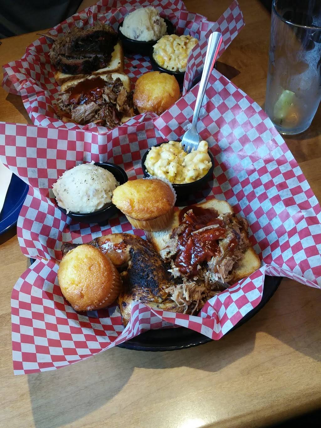 Famous Daves Bar-B-Que | restaurant | 16148 N 83rd Ave, Peoria, AZ 85382, USA | 6239793706 OR +1 623-979-3706