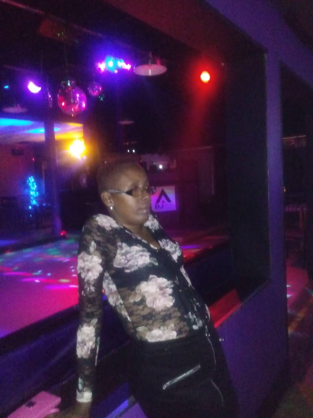 Hole in the Wall Speakeasy | restaurant | 910 Business Loop 70 E, Columbia, MO 65201, USA | 5734427491 OR +1 573-442-7491