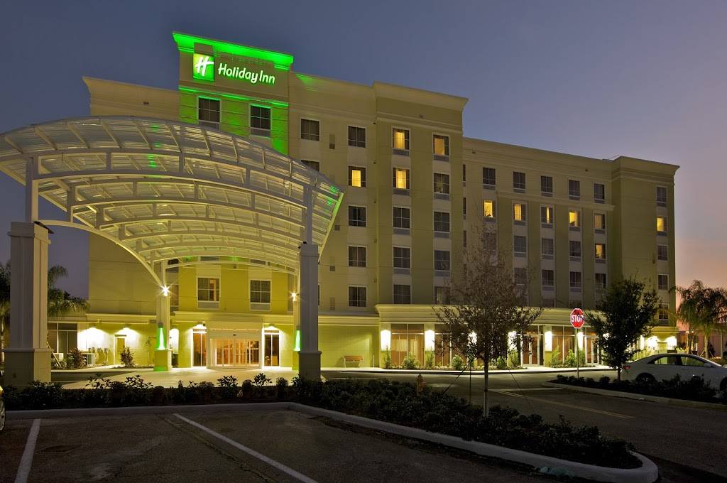 Runway Grill | restaurant | inside Holiday Inn, 8009 15th St E, Sarasota, FL 34243, USA | 9413559000 OR +1 941-355-9000