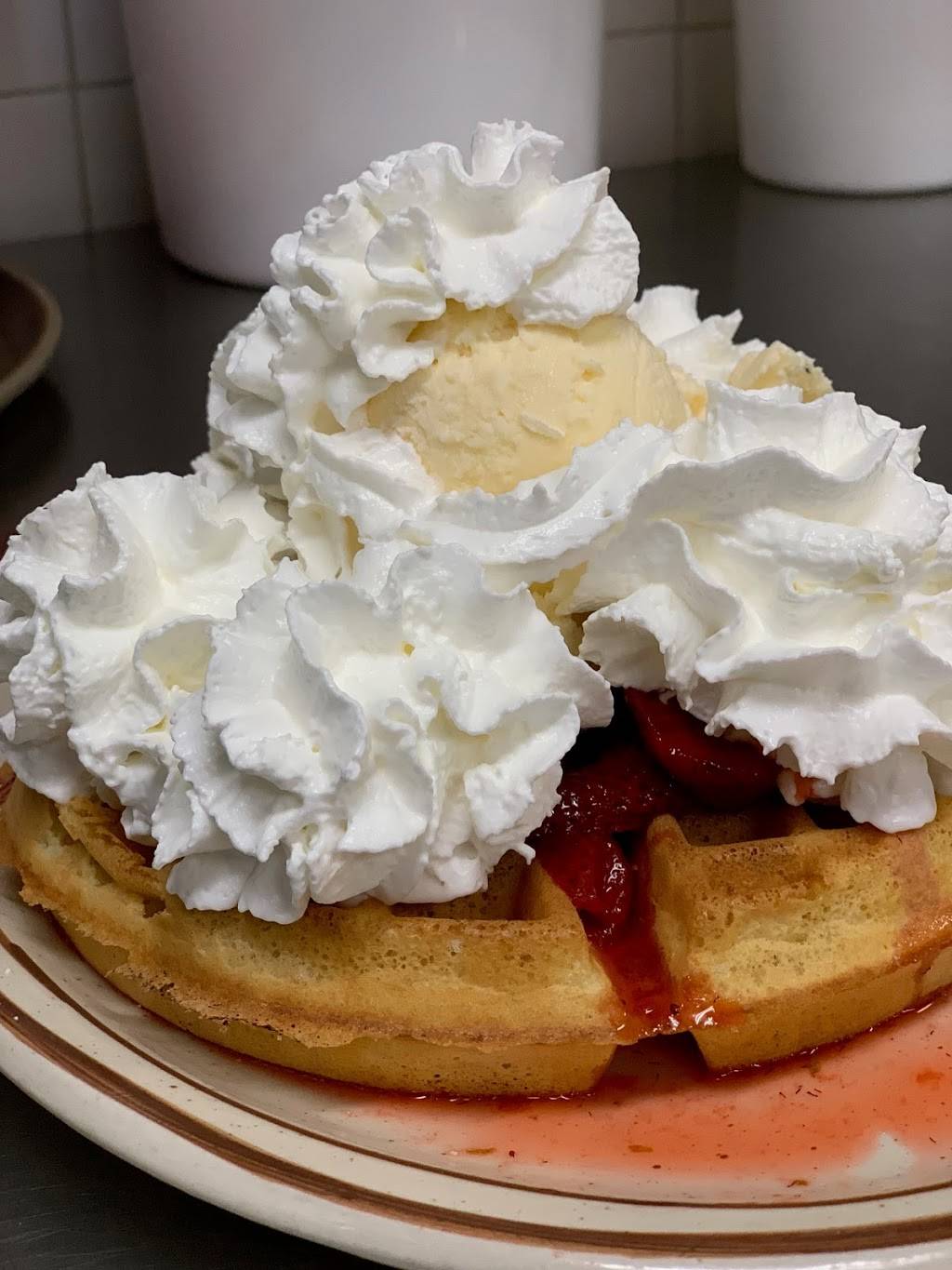 Johnny Pamcakes | restaurant | 3700 E State St, Rockford, IL 61108, USA | 8152297415 OR +1 815-229-7415