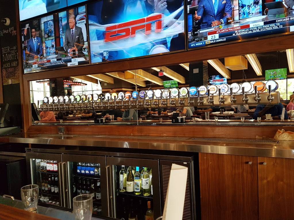 Tony Cs Sports Bar & Grill | restaurant | 17 3rd Ave, Burlington, MA 01803, USA | 7812388282 OR +1 781-238-8282