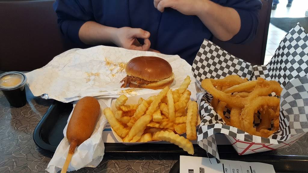 Edwards Drive-In Restaurant | restaurant | 2126 S Sherman Dr, Indianapolis, IN 46203, USA | 3177861638 OR +1 317-786-1638